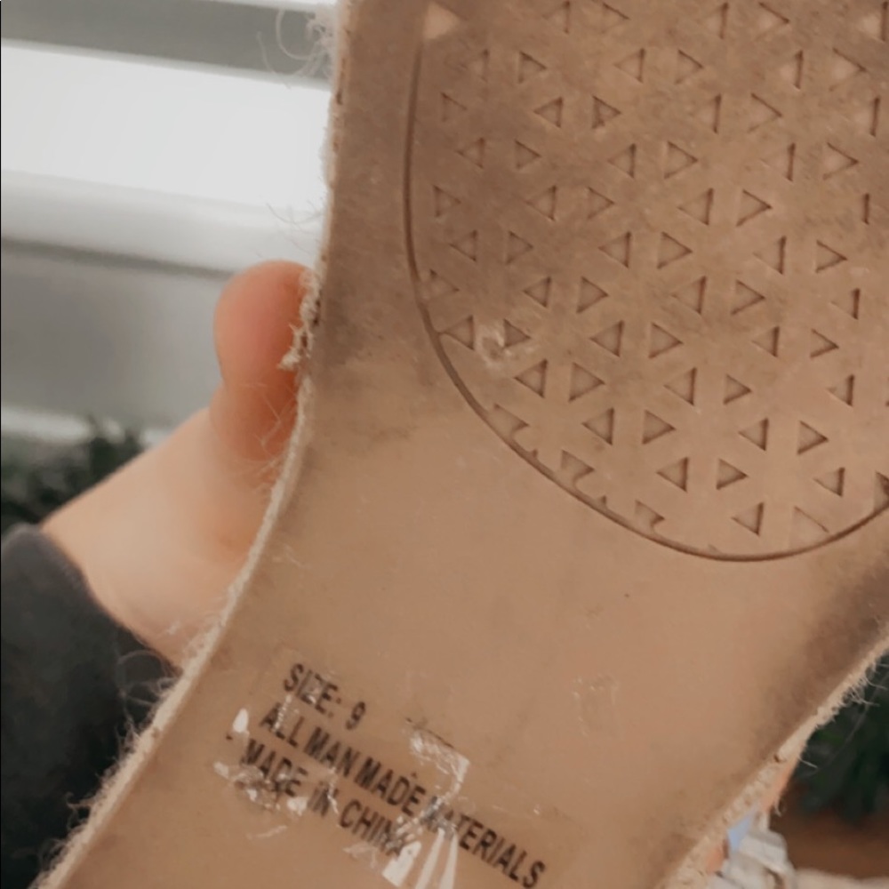 white strap platforms π€ - Picture 7 of 7